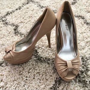 Vinyl & Suede Nude Bow Heel